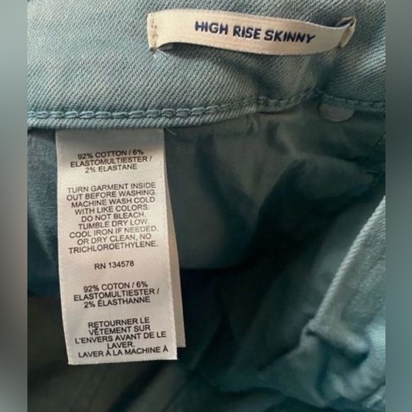 Vineyard Vines Jamie High-Rise Garment-Dyed Jeans - Picture 7 of 12